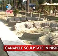Canapele si mese din nisip, ULTIMA FITA, pe terasele de pe litoral